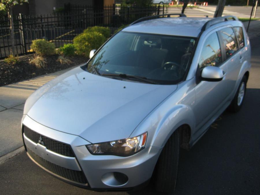2010 Mitsubishi Outlander ES AWD 4dr SUV, available for sale in Massapequa, New York | Rite Choice Auto Inc.. Massapequa, New York 2010 Mitsubishi Outlander ES AWD 4dr SUV, available for sale in Massapequa, New York | Rite Choice Auto Inc.. Massapequa, New York