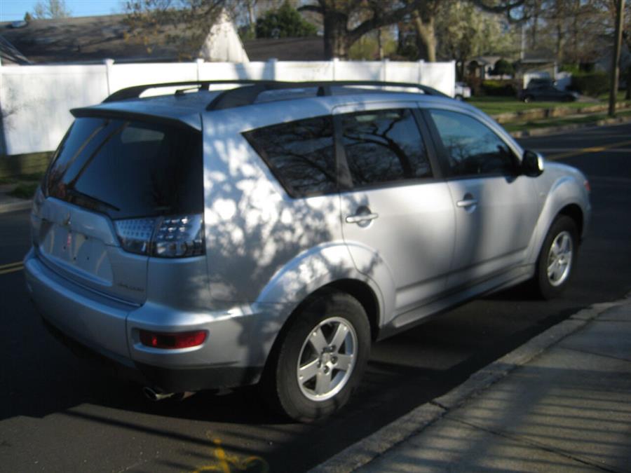 2010 Mitsubishi Outlander ES AWD 4dr SUV, available for sale in Massapequa, New York | Rite Choice Auto Inc.. Massapequa, New York 2010 Mitsubishi Outlander ES AWD 4dr SUV, available for sale in Massapequa, New York | Rite Choice Auto Inc.. Massapequa, New York