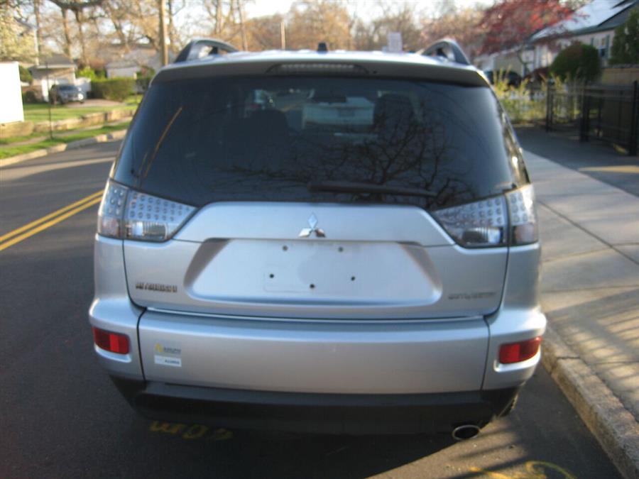 2010 Mitsubishi Outlander ES AWD 4dr SUV, available for sale in Massapequa, New York | Rite Choice Auto Inc.. Massapequa, New York 2010 Mitsubishi Outlander ES AWD 4dr SUV, available for sale in Massapequa, New York | Rite Choice Auto Inc.. Massapequa, New York