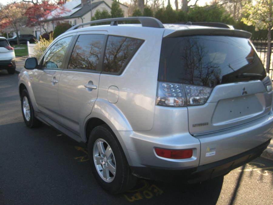 2010 Mitsubishi Outlander ES AWD 4dr SUV, available for sale in Massapequa, New York | Rite Choice Auto Inc.. Massapequa, New York 2010 Mitsubishi Outlander ES AWD 4dr SUV, available for sale in Massapequa, New York | Rite Choice Auto Inc.. Massapequa, New York