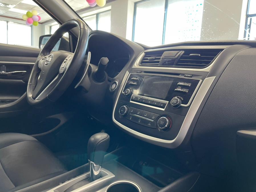 2017 Nissan Altima 2017.5 2.5 SR Sedan, available for sale in Inwood, New York | 5 Towns Drive. Inwood, New York 2017 Nissan Altima 2017.5 2.5 SR Sedan, available for sale in Inwood, New York | 5 Towns Drive. Inwood, New York