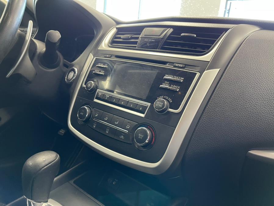2017 Nissan Altima 2017.5 2.5 SR Sedan, available for sale in Inwood, New York | 5 Towns Drive. Inwood, New York 2017 Nissan Altima 2017.5 2.5 SR Sedan, available for sale in Inwood, New York | 5 Towns Drive. Inwood, New York