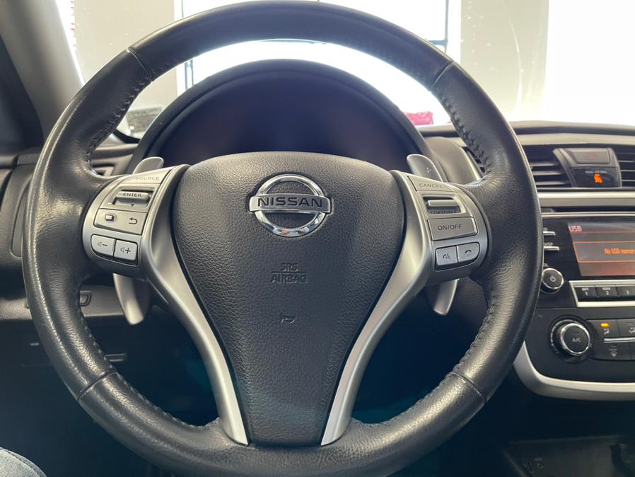 2017 Nissan Altima 2017.5 2.5 SR Sedan, available for sale in Inwood, New York | 5 Towns Drive. Inwood, New York 2017 Nissan Altima 2017.5 2.5 SR Sedan, available for sale in Inwood, New York | 5 Towns Drive. Inwood, New York