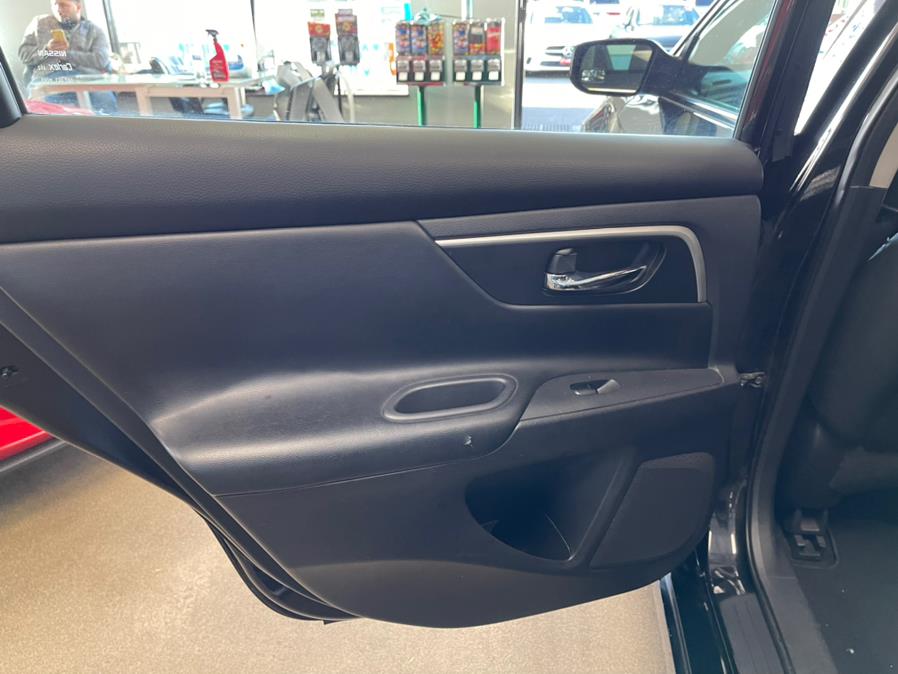 2017 Nissan Altima 2017.5 2.5 SR Sedan, available for sale in Inwood, New York | 5 Towns Drive. Inwood, New York 2017 Nissan Altima 2017.5 2.5 SR Sedan, available for sale in Inwood, New York | 5 Towns Drive. Inwood, New York