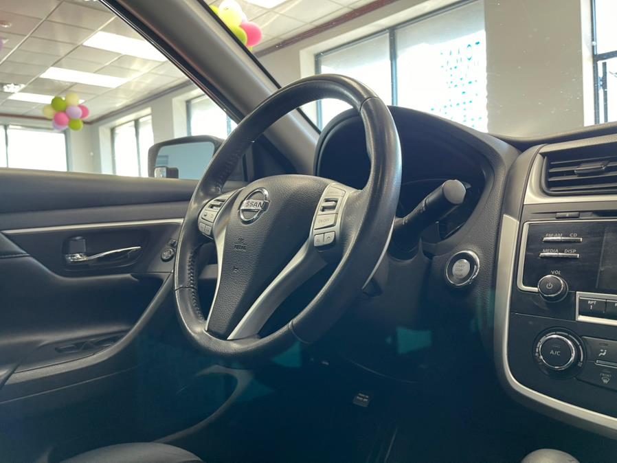 2017 Nissan Altima 2017.5 2.5 SR Sedan, available for sale in Inwood, New York | 5 Towns Drive. Inwood, New York 2017 Nissan Altima 2017.5 2.5 SR Sedan, available for sale in Inwood, New York | 5 Towns Drive. Inwood, New York