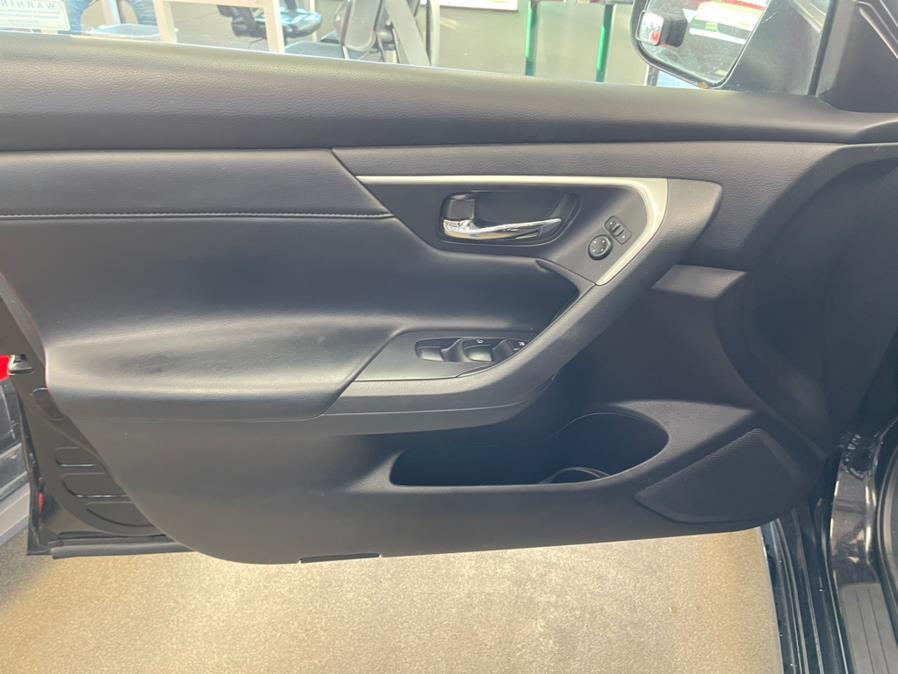 2017 Nissan Altima 2017.5 2.5 SR Sedan, available for sale in Inwood, New York | 5 Towns Drive. Inwood, New York 2017 Nissan Altima 2017.5 2.5 SR Sedan, available for sale in Inwood, New York | 5 Towns Drive. Inwood, New York
