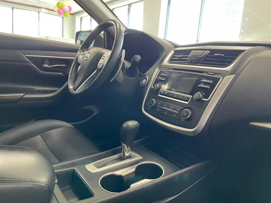 2017 Nissan Altima 2017.5 2.5 SR Sedan, available for sale in Inwood, New York | 5 Towns Drive. Inwood, New York 2017 Nissan Altima 2017.5 2.5 SR Sedan, available for sale in Inwood, New York | 5 Towns Drive. Inwood, New York