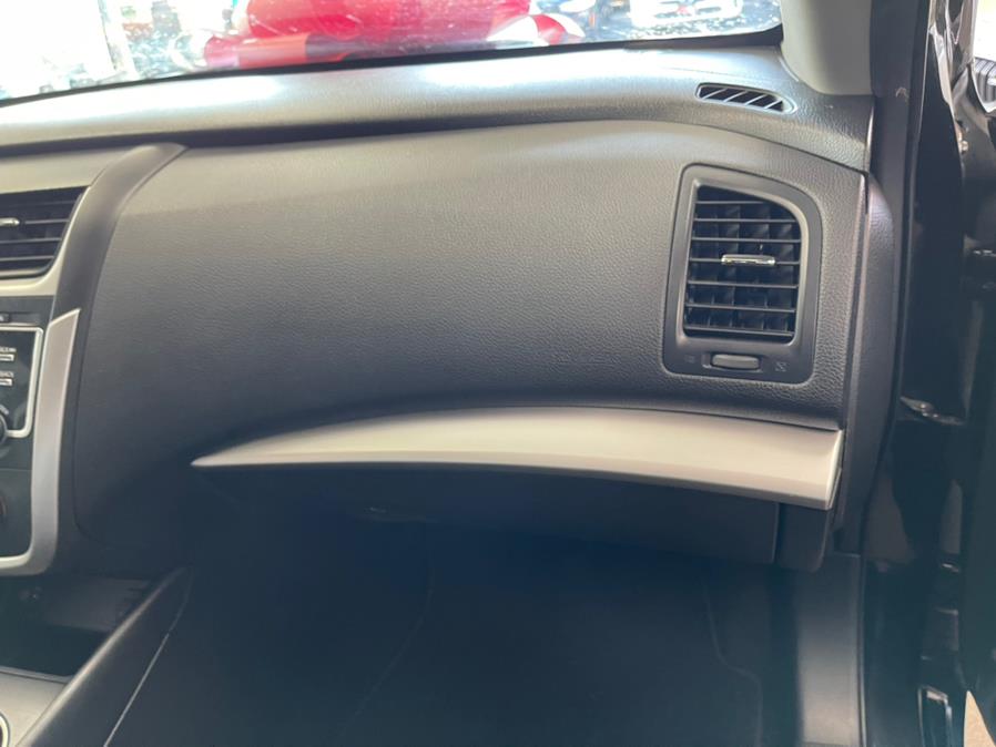 2017 Nissan Altima 2017.5 2.5 SR Sedan, available for sale in Inwood, New York | 5 Towns Drive. Inwood, New York 2017 Nissan Altima 2017.5 2.5 SR Sedan, available for sale in Inwood, New York | 5 Towns Drive. Inwood, New York