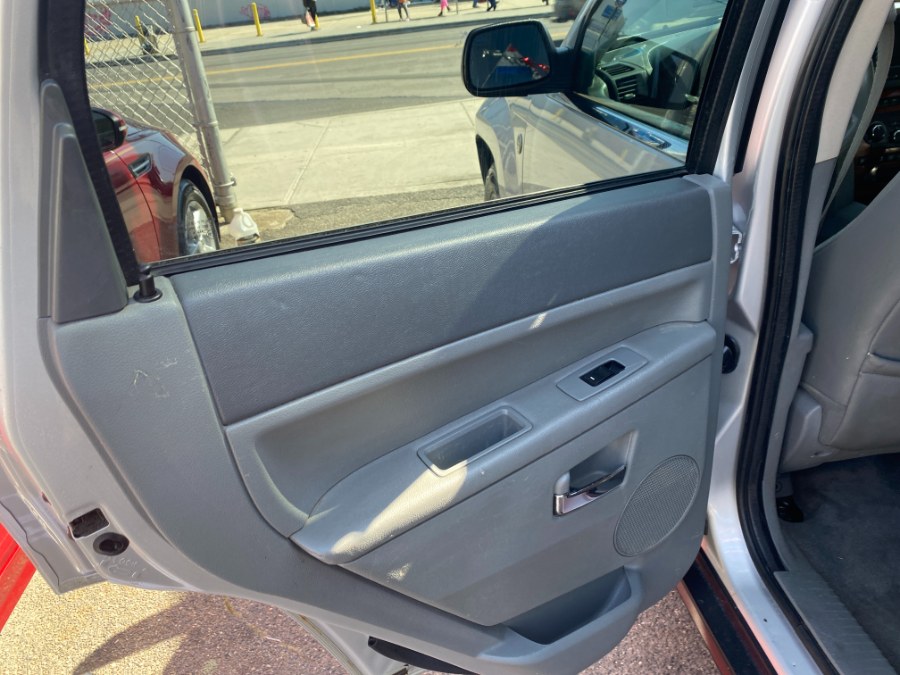 2006 Jeep Grand Cherokee 4dr Limited 4WD, available for sale in Middle Village, New York | Middle Village Motors . Middle Village, New York 2006 Jeep Grand Cherokee 4dr Limited 4WD, available for sale in Middle Village, New York | Middle Village Motors . Middle Village, New York