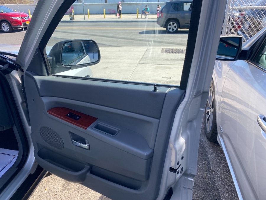 2006 Jeep Grand Cherokee 4dr Limited 4WD, available for sale in Middle Village, New York | Middle Village Motors . Middle Village, New York 2006 Jeep Grand Cherokee 4dr Limited 4WD, available for sale in Middle Village, New York | Middle Village Motors . Middle Village, New York