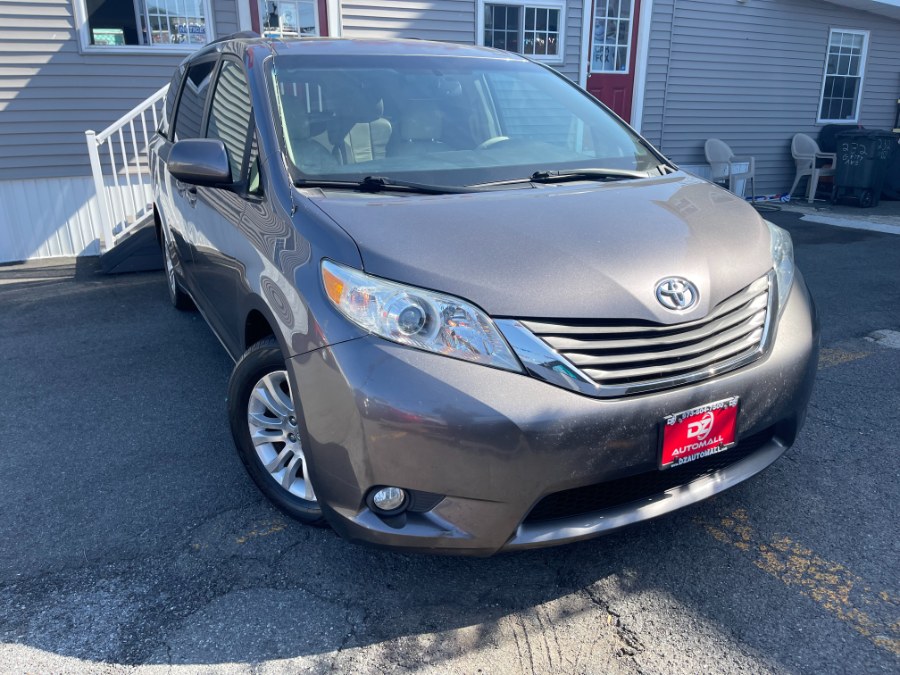 Used Toyota Sienna 5dr 8-Pass Van V6 XLE FWD (Natl) 2011 | DZ Automall. Paterson, New Jersey