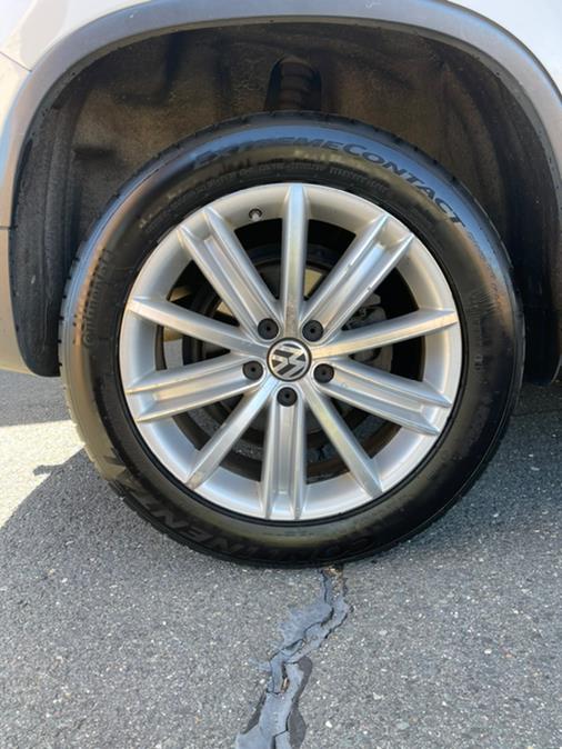 Used Volkswagen Tiguan 4WD 4dr SE 4Motion wSunroof & Navi 2011 | Supreme Automotive. New Britain, Connecticut Used Volkswagen Tiguan 4WD 4dr SE 4Motion wSunroof & Navi 2011 | Supreme Automotive. New Britain, Connecticut
