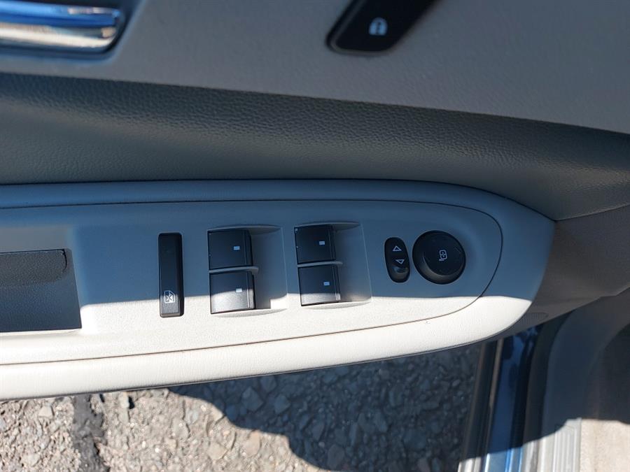 2012 Chevrolet Traverse AWD 4dr LS, available for sale in West Hartford, Connecticut | Chadrad Motors llc. West Hartford, Connecticut 2012 Chevrolet Traverse AWD 4dr LS, available for sale in West Hartford, Connecticut | Chadrad Motors llc. West Hartford, Connecticut