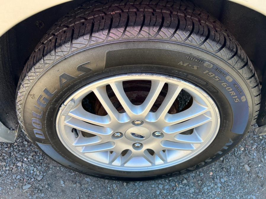 2009 Ford Focus 4dr Sdn SE, available for sale in Berlin, Connecticut | Main Auto of Berlin. Berlin, Connecticut 2009 Ford Focus 4dr Sdn SE, available for sale in Berlin, Connecticut | Main Auto of Berlin. Berlin, Connecticut