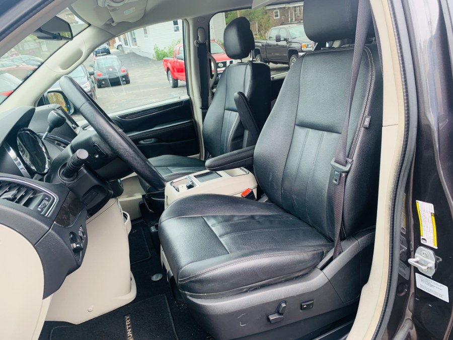 Used Chrysler Town & Country 4dr Wgn Touring 2016 | Second Street Auto Sales Inc. Manchester, New Hampshire Used Chrysler Town & Country 4dr Wgn Touring 2016 | Second Street Auto Sales Inc. Manchester, New Hampshire