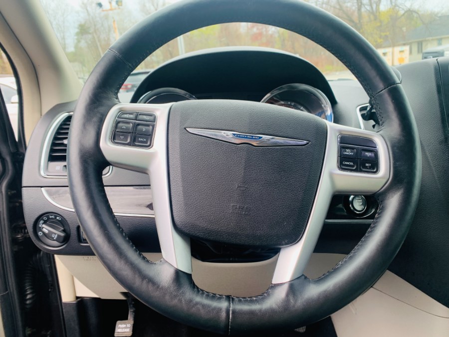 Used Chrysler Town & Country 4dr Wgn Touring 2016 | Second Street Auto Sales Inc. Manchester, New Hampshire Used Chrysler Town & Country 4dr Wgn Touring 2016 | Second Street Auto Sales Inc. Manchester, New Hampshire