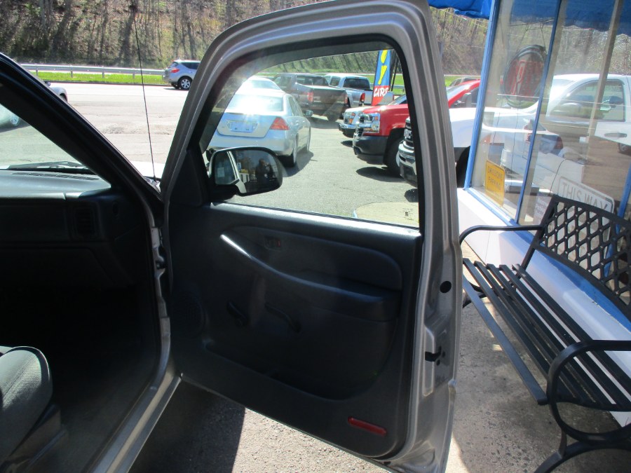 2007 GMC Sierra 1500 Classic 2WD Reg Cab 133.0" Work Truck, available for sale in Meriden, Connecticut | Cos Central Auto. Meriden, Connecticut 2007 GMC Sierra 1500 Classic 2WD Reg Cab 133.0" Work Truck, available for sale in Meriden, Connecticut | Cos Central Auto. Meriden, Connecticut