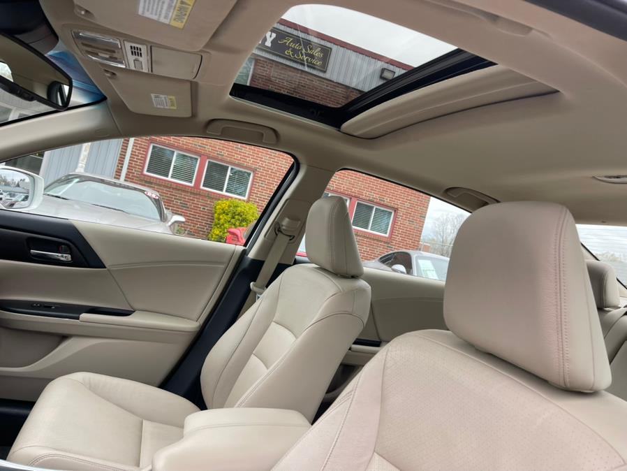 Used Honda Accord Sdn 4dr V6 Auto EX-L w/Navi PZEV 2013 | Mike And Tony Auto Sales, Inc. South Windsor, Connecticut Used Honda Accord Sdn 4dr V6 Auto EX-L w/Navi PZEV 2013 | Mike And Tony Auto Sales, Inc. South Windsor, Connecticut