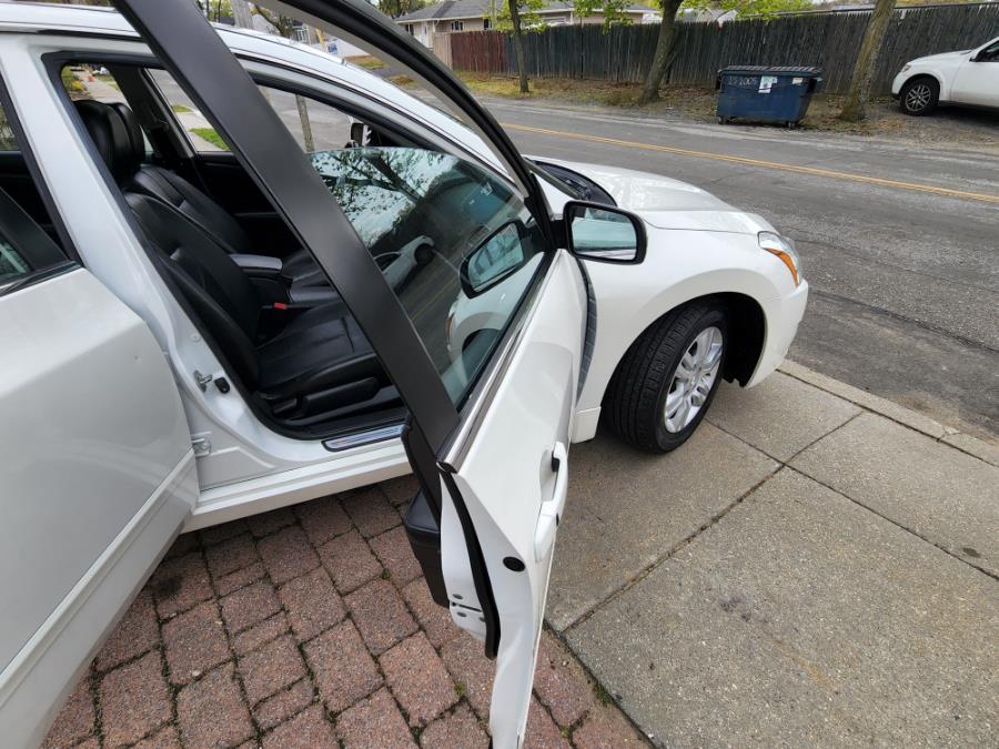 Used Nissan Altima 4dr Sdn I4 CVT 2.5 SL 2011 | SGM Auto Sales. West Babylon, New York Used Nissan Altima 4dr Sdn I4 CVT 2.5 SL 2011 | SGM Auto Sales. West Babylon, New York