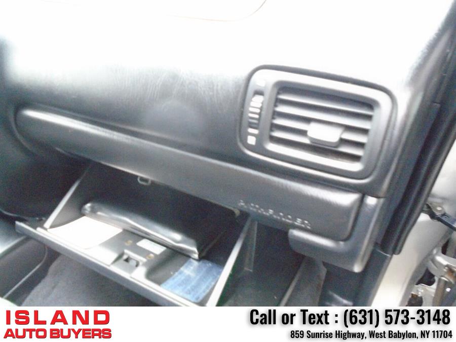 2001 Nissan Pathfinder SE 4WD 4dr SUV, available for sale in West Babylon, New York | Island Auto Buyers. West Babylon, New York 2001 Nissan Pathfinder SE 4WD 4dr SUV, available for sale in West Babylon, New York | Island Auto Buyers. West Babylon, New York