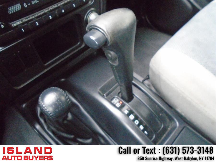 2001 Nissan Pathfinder SE 4WD 4dr SUV, available for sale in West Babylon, New York | Island Auto Buyers. West Babylon, New York 2001 Nissan Pathfinder SE 4WD 4dr SUV, available for sale in West Babylon, New York | Island Auto Buyers. West Babylon, New York