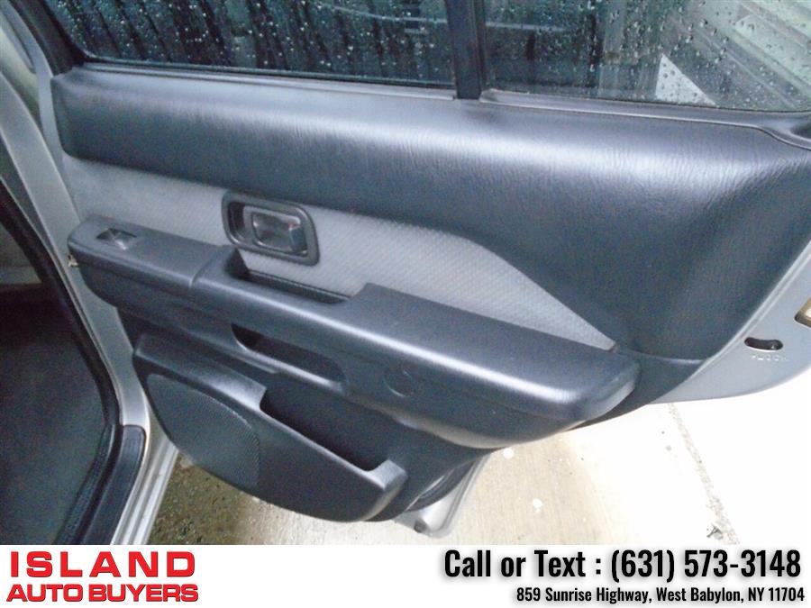2001 Nissan Pathfinder SE 4WD 4dr SUV, available for sale in West Babylon, New York | Island Auto Buyers. West Babylon, New York 2001 Nissan Pathfinder SE 4WD 4dr SUV, available for sale in West Babylon, New York | Island Auto Buyers. West Babylon, New York