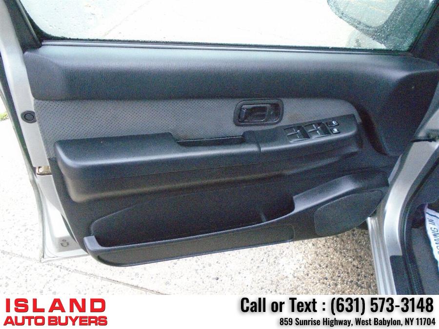2001 Nissan Pathfinder SE 4WD 4dr SUV, available for sale in West Babylon, New York | Island Auto Buyers. West Babylon, New York 2001 Nissan Pathfinder SE 4WD 4dr SUV, available for sale in West Babylon, New York | Island Auto Buyers. West Babylon, New York
