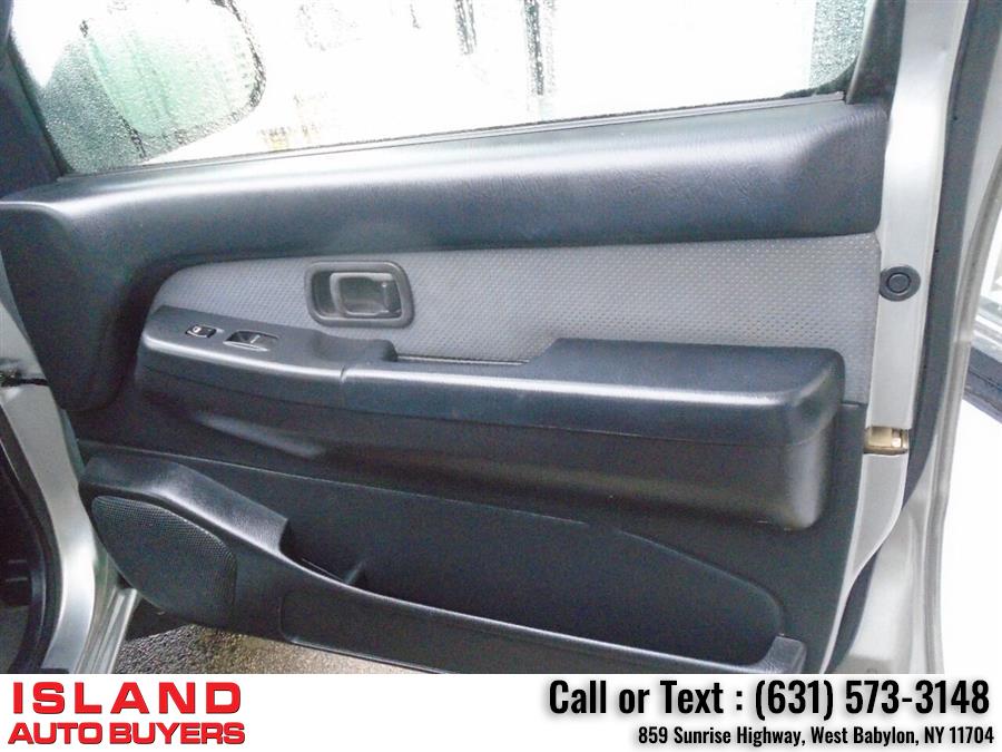 2001 Nissan Pathfinder SE 4WD 4dr SUV, available for sale in West Babylon, New York | Island Auto Buyers. West Babylon, New York 2001 Nissan Pathfinder SE 4WD 4dr SUV, available for sale in West Babylon, New York | Island Auto Buyers. West Babylon, New York