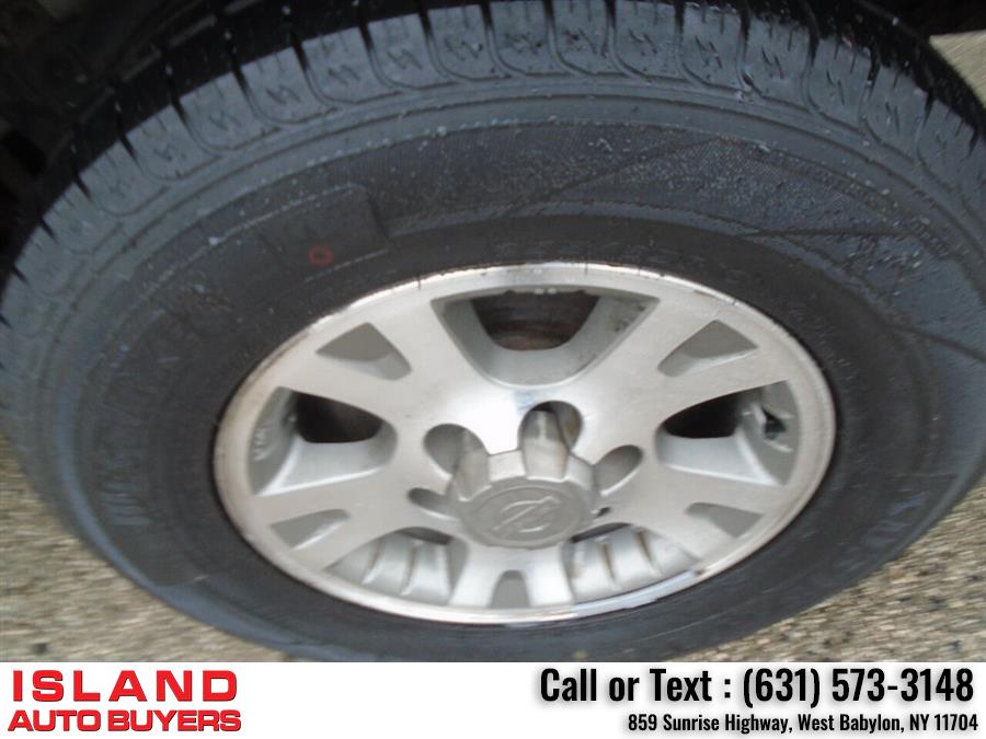 2001 Nissan Pathfinder SE 4WD 4dr SUV, available for sale in West Babylon, New York | Island Auto Buyers. West Babylon, New York 2001 Nissan Pathfinder SE 4WD 4dr SUV, available for sale in West Babylon, New York | Island Auto Buyers. West Babylon, New York