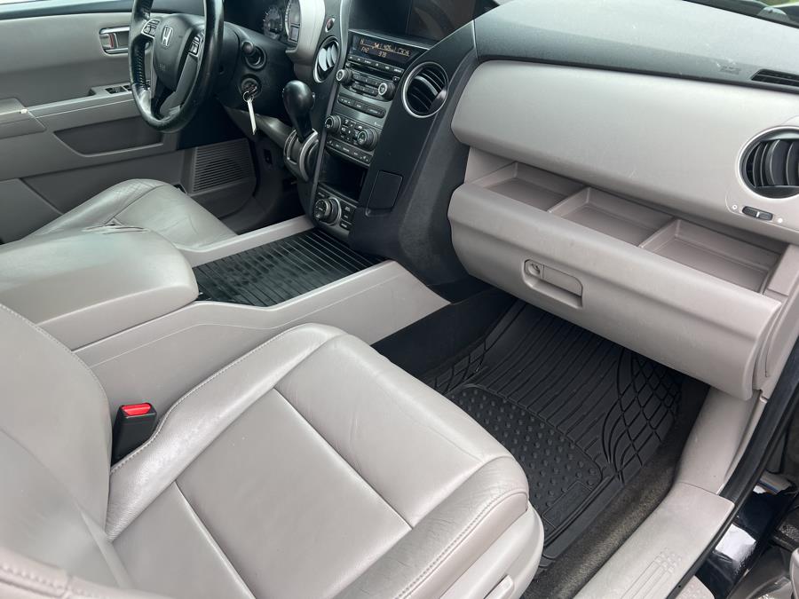2012 Honda Pilot 4WD 4dr EX-L w/Navi, available for sale in Milford, Connecticut | Dealertown Auto Wholesalers. Milford, Connecticut 2012 Honda Pilot 4WD 4dr EX-L w/Navi, available for sale in Milford, Connecticut | Dealertown Auto Wholesalers. Milford, Connecticut