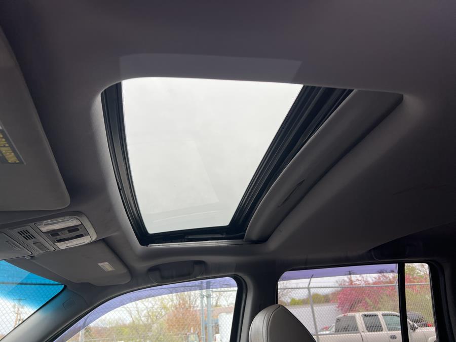 2012 Honda Pilot 4WD 4dr EX-L w/Navi, available for sale in Milford, Connecticut | Dealertown Auto Wholesalers. Milford, Connecticut 2012 Honda Pilot 4WD 4dr EX-L w/Navi, available for sale in Milford, Connecticut | Dealertown Auto Wholesalers. Milford, Connecticut