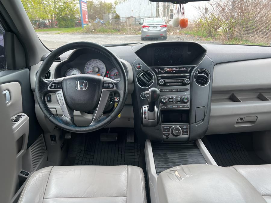 2012 Honda Pilot 4WD 4dr EX-L w/Navi, available for sale in Milford, Connecticut | Dealertown Auto Wholesalers. Milford, Connecticut 2012 Honda Pilot 4WD 4dr EX-L w/Navi, available for sale in Milford, Connecticut | Dealertown Auto Wholesalers. Milford, Connecticut
