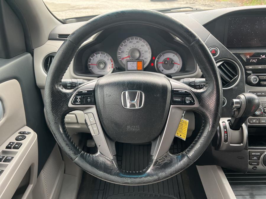 2012 Honda Pilot 4WD 4dr EX-L w/Navi, available for sale in Milford, Connecticut | Dealertown Auto Wholesalers. Milford, Connecticut 2012 Honda Pilot 4WD 4dr EX-L w/Navi, available for sale in Milford, Connecticut | Dealertown Auto Wholesalers. Milford, Connecticut