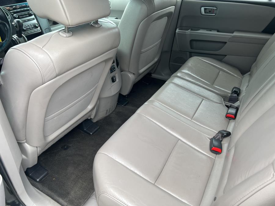 2012 Honda Pilot 4WD 4dr EX-L w/Navi, available for sale in Milford, Connecticut | Dealertown Auto Wholesalers. Milford, Connecticut 2012 Honda Pilot 4WD 4dr EX-L w/Navi, available for sale in Milford, Connecticut | Dealertown Auto Wholesalers. Milford, Connecticut