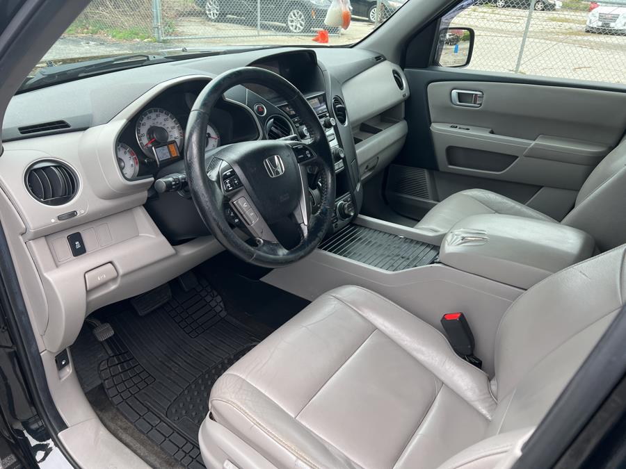 2012 Honda Pilot 4WD 4dr EX-L w/Navi, available for sale in Milford, Connecticut | Dealertown Auto Wholesalers. Milford, Connecticut 2012 Honda Pilot 4WD 4dr EX-L w/Navi, available for sale in Milford, Connecticut | Dealertown Auto Wholesalers. Milford, Connecticut