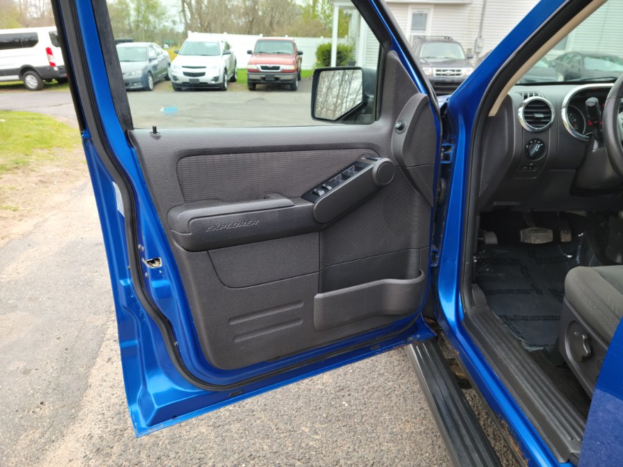 2010 Ford Explorer 4WD 4dr XLT 3rd Raw, available for sale in East Windsor, Connecticut | Toro Auto. East Windsor, Connecticut 2010 Ford Explorer 4WD 4dr XLT 3rd Raw, available for sale in East Windsor, Connecticut | Toro Auto. East Windsor, Connecticut