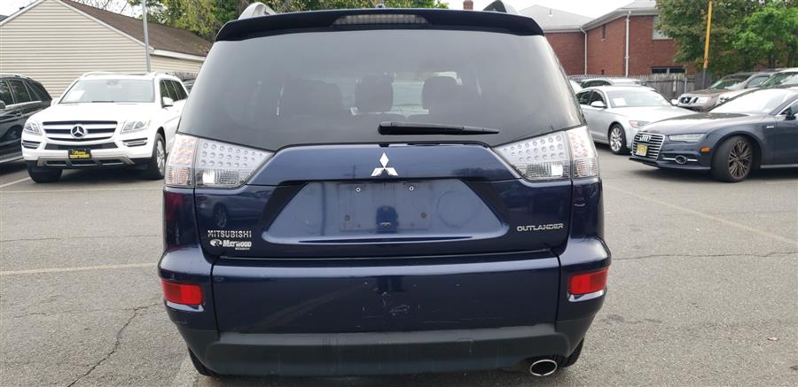 2010 Mitsubishi Outlander 4WD 4dr SE, available for sale in Little Ferry, New Jersey | Victoria Preowned Autos Inc. Little Ferry, New Jersey 2010 Mitsubishi Outlander 4WD 4dr SE, available for sale in Little Ferry, New Jersey | Victoria Preowned Autos Inc. Little Ferry, New Jersey