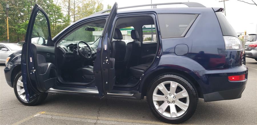 2010 Mitsubishi Outlander 4WD 4dr SE, available for sale in Little Ferry, New Jersey | Victoria Preowned Autos Inc. Little Ferry, New Jersey 2010 Mitsubishi Outlander 4WD 4dr SE, available for sale in Little Ferry, New Jersey | Victoria Preowned Autos Inc. Little Ferry, New Jersey