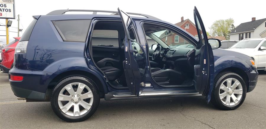 2010 Mitsubishi Outlander 4WD 4dr SE, available for sale in Little Ferry, New Jersey | Victoria Preowned Autos Inc. Little Ferry, New Jersey 2010 Mitsubishi Outlander 4WD 4dr SE, available for sale in Little Ferry, New Jersey | Victoria Preowned Autos Inc. Little Ferry, New Jersey