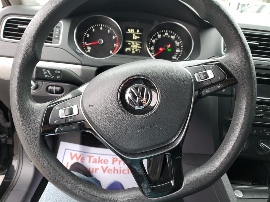 Used Volkswagen Jetta Sedan 4dr Auto 1.8T SE PZEV 2015 | Absolute Motors Inc. Springfield, Massachusetts