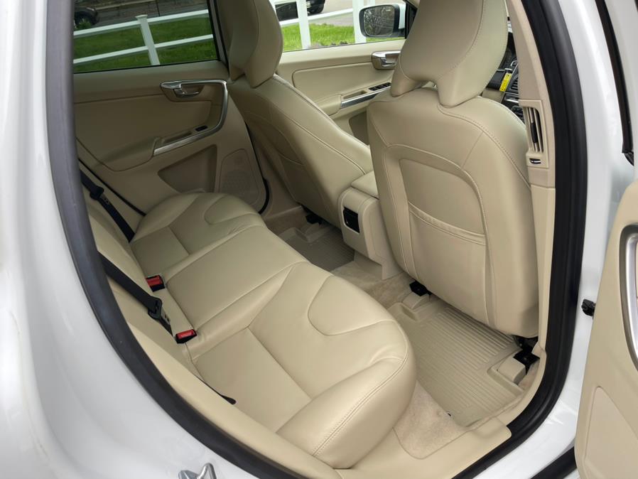 2016 Volvo XC60 AWD 4dr T6 *Ltd Avail*, available for sale in South Windsor, Connecticut | Mike And Tony Auto Sales, Inc. South Windsor, Connecticut 2016 Volvo XC60 AWD 4dr T6 *Ltd Avail*, available for sale in South Windsor, Connecticut | Mike And Tony Auto Sales, Inc. South Windsor, Connecticut