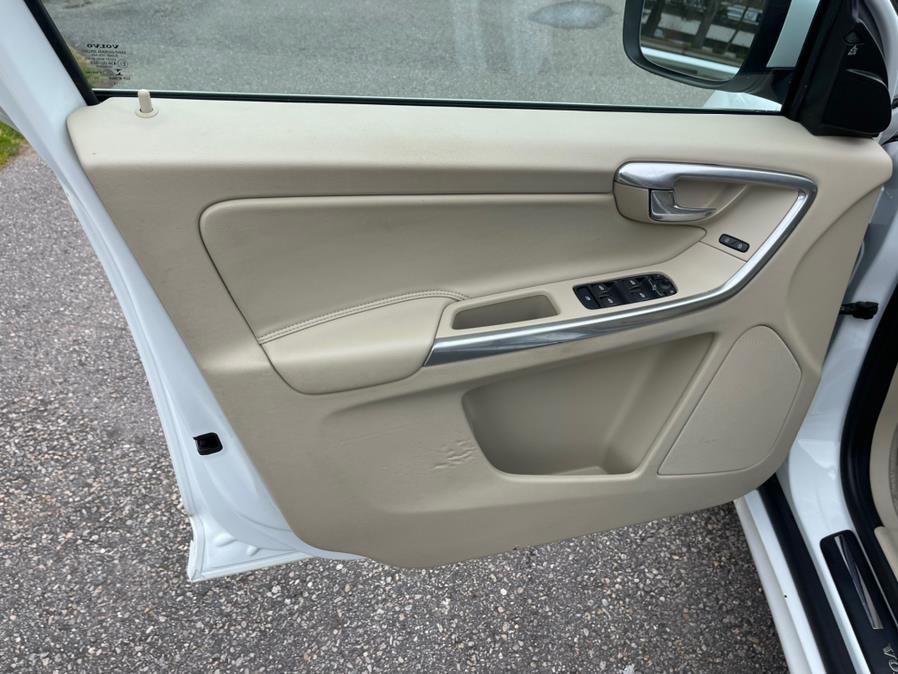 2016 Volvo XC60 AWD 4dr T6 *Ltd Avail*, available for sale in South Windsor, Connecticut | Mike And Tony Auto Sales, Inc. South Windsor, Connecticut 2016 Volvo XC60 AWD 4dr T6 *Ltd Avail*, available for sale in South Windsor, Connecticut | Mike And Tony Auto Sales, Inc. South Windsor, Connecticut