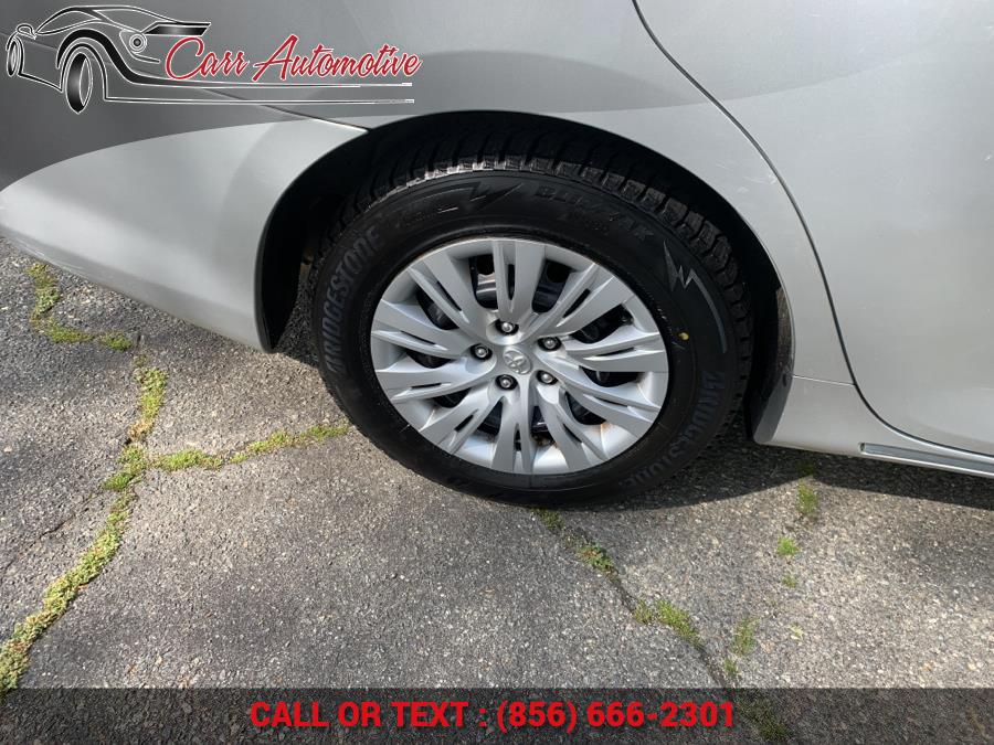 Used Toyota Camry 2014.5 4dr Sdn I4 Auto LE (Natl) 2014 | Carr Automotive. Delran, New Jersey