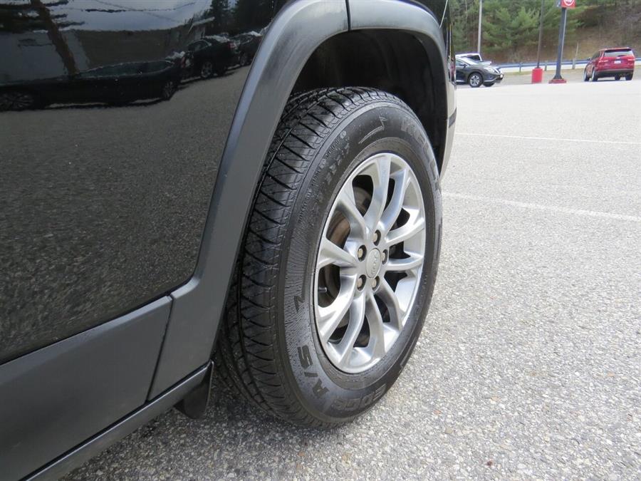Used Jeep Cherokee Latitude Plus 4x4 4dr SUV 2019 | Lake City Exports Inc. Auburn, Maine Used Jeep Cherokee Latitude Plus 4x4 4dr SUV 2019 | Lake City Exports Inc. Auburn, Maine