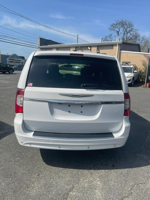 Used Chrysler Town & Country 4dr Wgn Touring-L 2015 | J & A Auto Center. Raynham, Massachusetts Used Chrysler Town & Country 4dr Wgn Touring-L 2015 | J & A Auto Center. Raynham, Massachusetts
