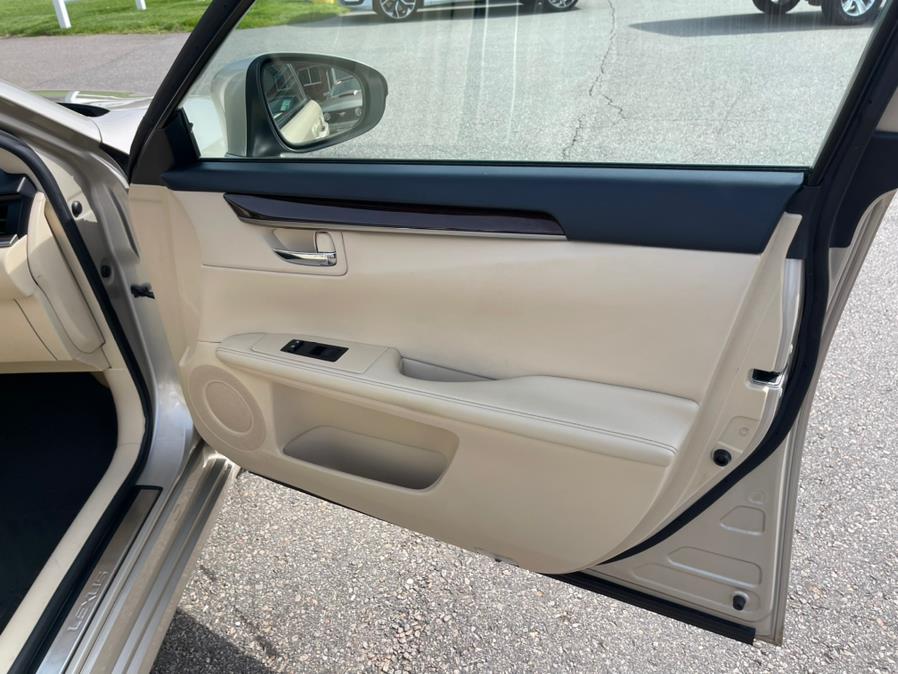 Used Lexus ES 350 4dr Sdn 2013 | Mike And Tony Auto Sales, Inc. South Windsor, Connecticut Used Lexus ES 350 4dr Sdn 2013 | Mike And Tony Auto Sales, Inc. South Windsor, Connecticut