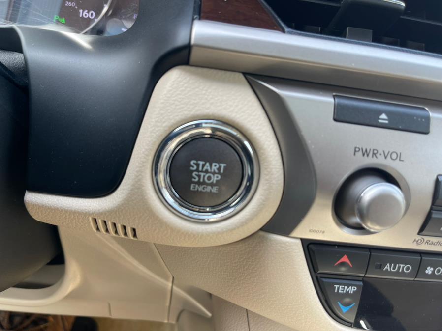 Used Lexus ES 350 4dr Sdn 2013 | Mike And Tony Auto Sales, Inc. South Windsor, Connecticut Used Lexus ES 350 4dr Sdn 2013 | Mike And Tony Auto Sales, Inc. South Windsor, Connecticut