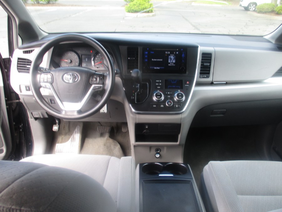 Used Toyota Sienna LE FWD (Natl) 2017 | Universal Motors LLC. New Britain, Connecticut Used Toyota Sienna LE FWD (Natl) 2017 | Universal Motors LLC. New Britain, Connecticut