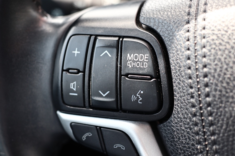 2019 Toyota Highlander XLE V6 AWD (Natl), available for sale in Jamaica, New York | Hillside Auto Mall Inc.. Jamaica, New York 2019 Toyota Highlander XLE V6 AWD (Natl), available for sale in Jamaica, New York | Hillside Auto Mall Inc.. Jamaica, New York