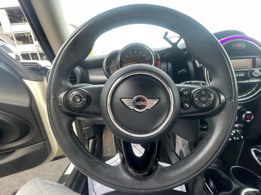 2015 MINI Cooper Hardtop 2dr HB, available for sale in Waterbury, Connecticut | House of Cars LLC. Waterbury, Connecticut